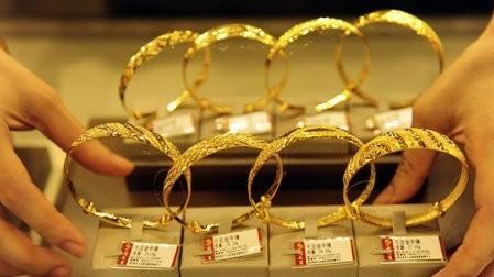 佩戴黄金有哪些禁忌，长期佩戴黄金和铂金首饰对人体有害吗