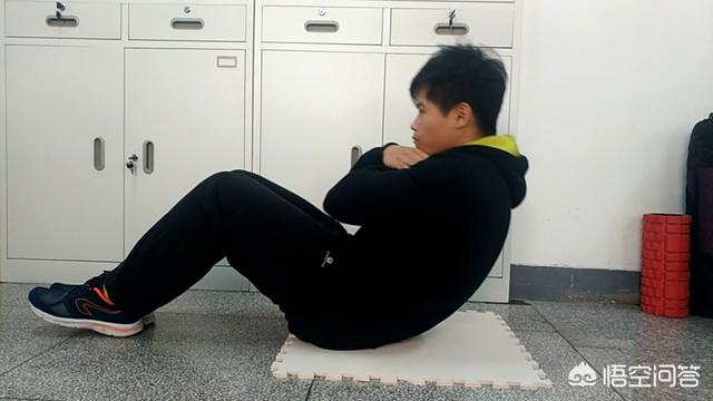 仰卧起坐要抱头吗,仰卧起坐，能锻炼出腹肌吗？