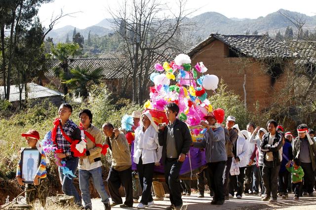 风水先生下葬顺口溜,农村新的丧葬规矩有哪些呢？