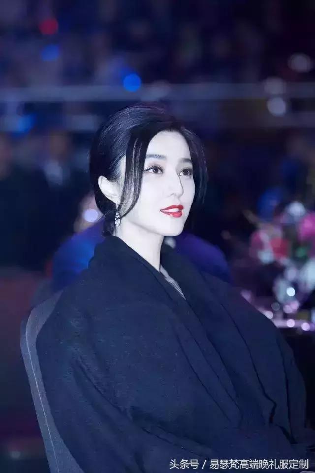 美女脱光衣服:最近佛山地区出现裸聊后遭对方拍照敲诈，是怎么回事？