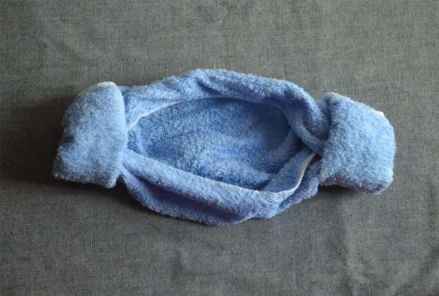 怎样用毛巾折成新生儿的兔帽?-惠修网