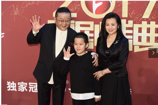 王刚妻子:和珅的扮演者王刚的前两任妻子是何人？