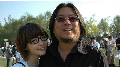 王刚妻子:和珅的扮演者王刚的前两任妻子是何人？