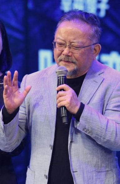 王刚妻子:和珅的扮演者王刚的前两任妻子是何人？