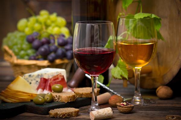 红酒有渣，葡萄酒中出现“玻璃碴”是葡萄酒坏了吗