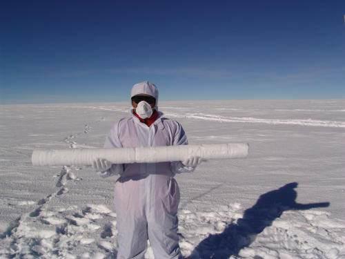 南极冰层现8亿年前女孩，华盛顿大学研究人员如何解开南极巨大冰间湖的谜团