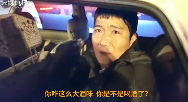 小客车出车祸2死6伤:女司机穿高跟鞋开车，出车祸致1死2伤，你怎么看