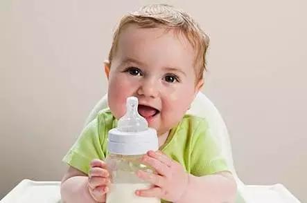 婴儿不爱喝水怎么办:婴儿不爱喝水怎么办有什么办法呢