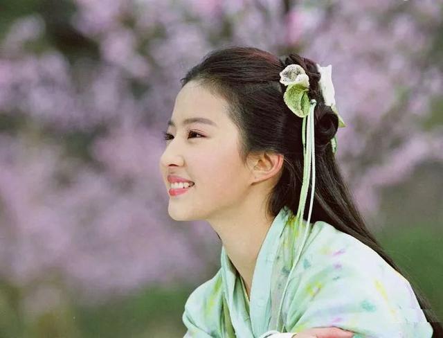刘亦菲重返校园:从女神到女神经，《二代妖精》会是刘亦菲的转型之作吗？