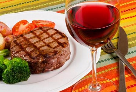 喝红酒吃西红柿可以吗，吃火锅的时候喝什么葡萄酒比较好