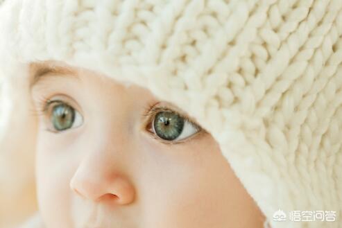 婴儿的视力发展史是啥样的，宝宝视力的发育过程包括哪些方面