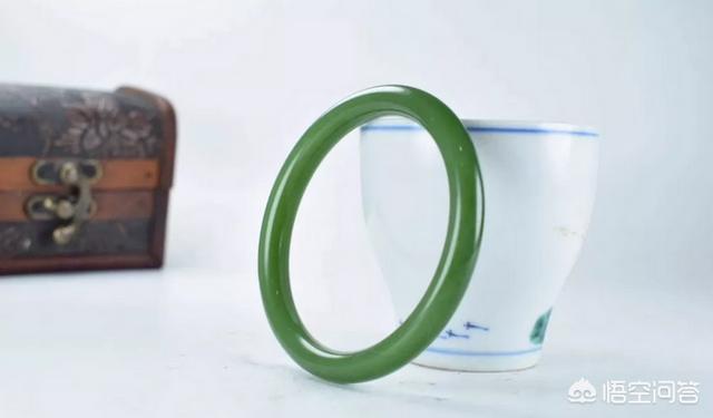 一万左右的玉镯子图片,一万元预算，能买到什么样的和田玉？