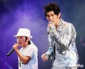彩旗杨丽萍:细数曾经红极一时的春晚小童星，如今的他们怎么样了？