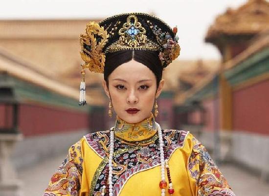 还珠格格老佛爷:还珠格格里的老佛爷真的是甄嬛吗？