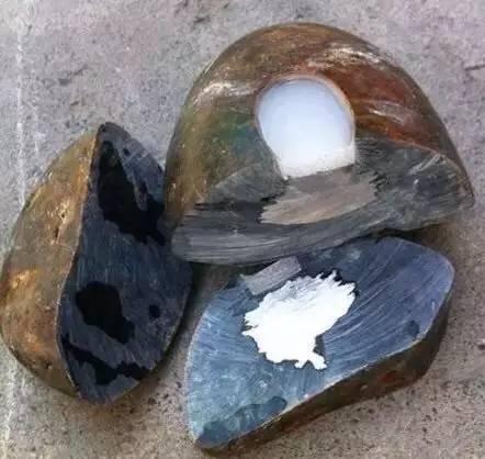 和田玉种类图片大全,一刀切下和田玉，能否成为人生赢家？