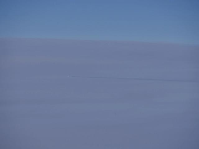 飞机拍到云层里的龙，你手机里有日出的照片吗是哪里拍的呢
