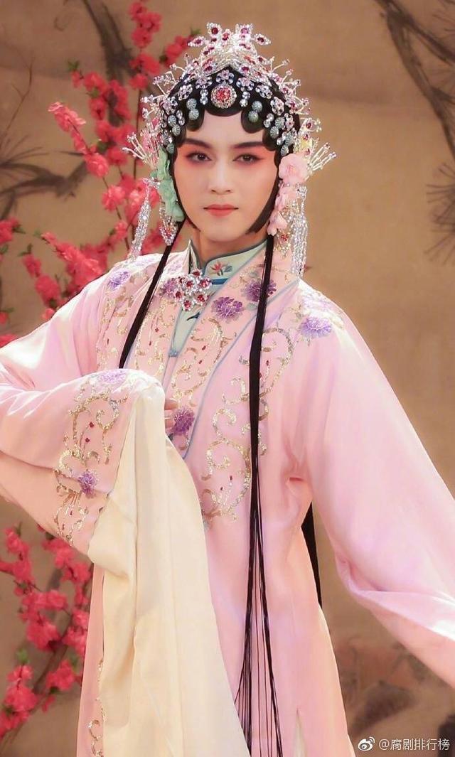 男版范冰冰孔铭:娱乐圈男扮女装的男星你最服谁？