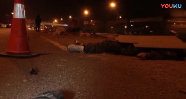 小客车出车祸2死6伤:女司机穿高跟鞋开车，出车祸致1死2伤，你怎么看