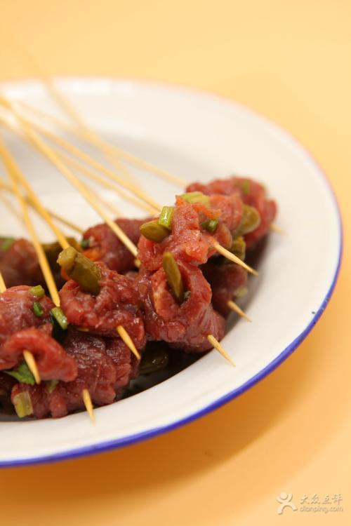 四川串串香菜品麻辣牛肉的做法是怎么样的？