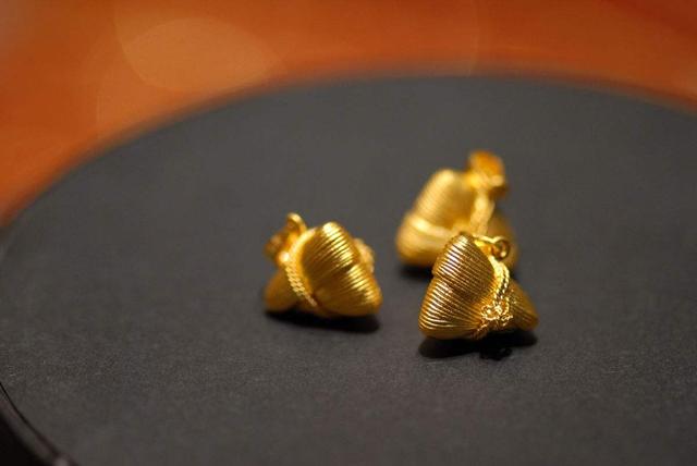 蓝宝石什么人不适合佩戴,长期佩戴黄金和铂金首饰对人体有害吗？