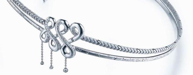 蓝宝石什么人不适合佩戴,长期佩戴黄金和铂金首饰对人体有害吗？