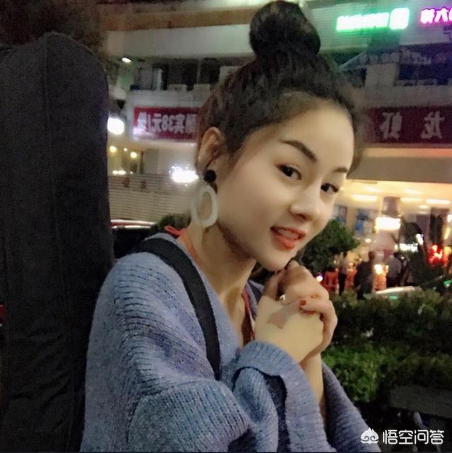 我是汪星人是什么意思:女的说自己是汪星人是什么意思 快手上的花姐是什么人啊，为什么都要去看她？