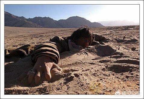 我会游泳啊,水里面我都能浮起来,难道陷入到沼泽里我还能被淹死吗?