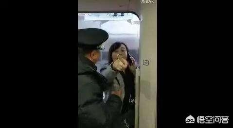 女子投诉警察却被拷走？，怎么看待合肥高铁站女子的处罚结果？