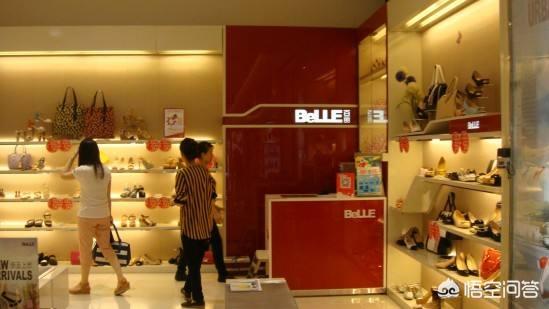 为什么人们在专柜上面买的很贵的衣服，地摊上几十块钱就能买到类似款式的？插图32