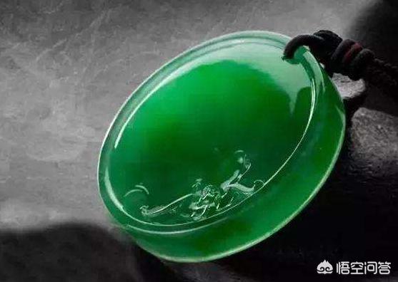 一万块买翡翠好还是金子好,黄金和翡翠究竟哪种更深入人心？