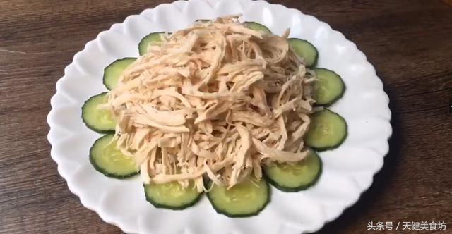 辣炒鸡胸肉怎么做好吃:猫鸡胸肉怎么做 清椒炒鸡肉怎么做才肉才不柴？