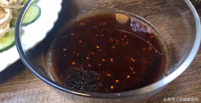辣炒鸡胸肉怎么做好吃:猫鸡胸肉怎么做 清椒炒鸡肉怎么做才肉才不柴？