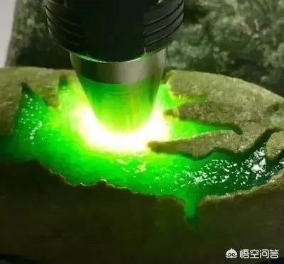 翡翠开窗料为什么不能买,翡翠原石开窗料调水方法？