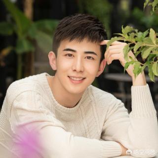 娄艺潇男友:娄艺潇终于公开晒恋情啦，男友李川究竟什么来头？
