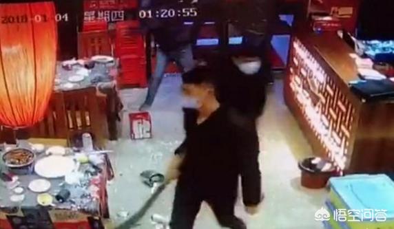 拿长刀打砸桂林红灯笼龙虾大排档,到底吃饭吃出多大的纠纷？