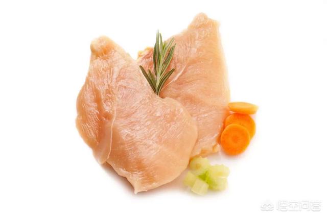 鸡胸肉蛋白质含量20g左右,请问这是生肉还是熟肉的？