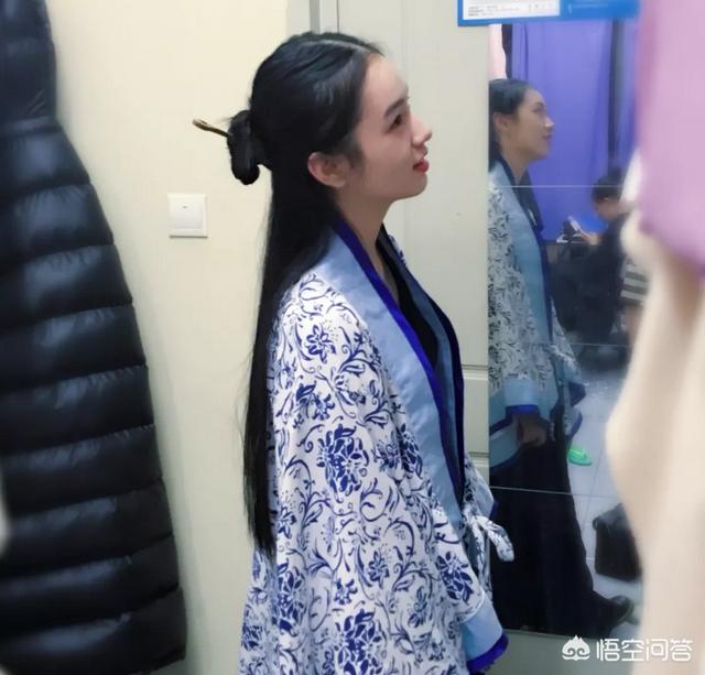 董洁的图片:和董洁相比，新版冷清秋北影校花的颜值你觉得怎么样