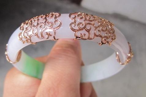 带有裂痕的玉手镯好不好,翡翠镯子有裂纹是不是最大的缺陷了？