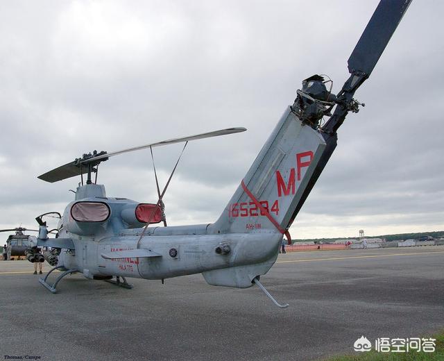 头条问答 - 武直9直升机,尾翼下方伸出来的弧形挂钩一样的东西是什么?