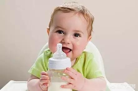 宝宝喝鲜牛奶的好处有哪些，宝宝喝鲜牛奶好还是奶粉好有什么区别