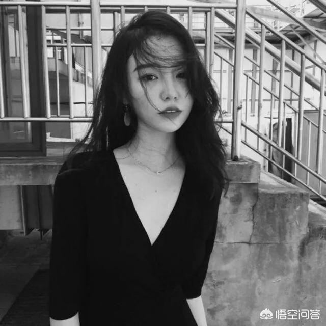 小狗被染成皮卡丘好可爱:女生皮肤暗黄，适合染什么发色？