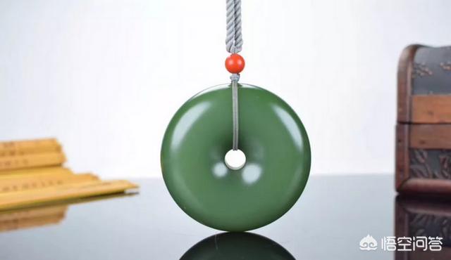 一万左右的玉镯子图片,一万元预算，能买到什么样的和田玉？