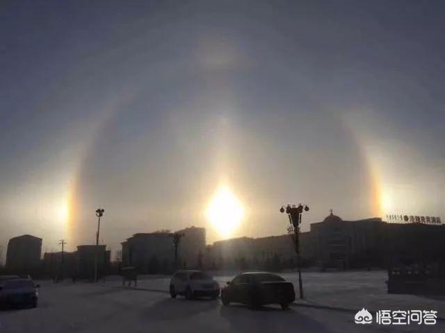 内蒙古的天空出现幻日现象，看起来像有三个太阳，你见过吗？