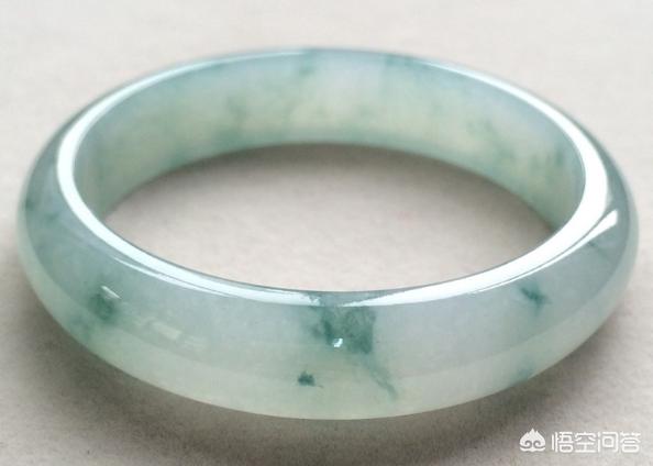 1万的翡翠手镯大概什么样,一万多的糯种翡翠手镯怎么样？