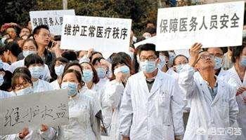 河北保定城的灵异事件:河北保定13岁男孩医治身亡，家属打砸烧，你怎么看？