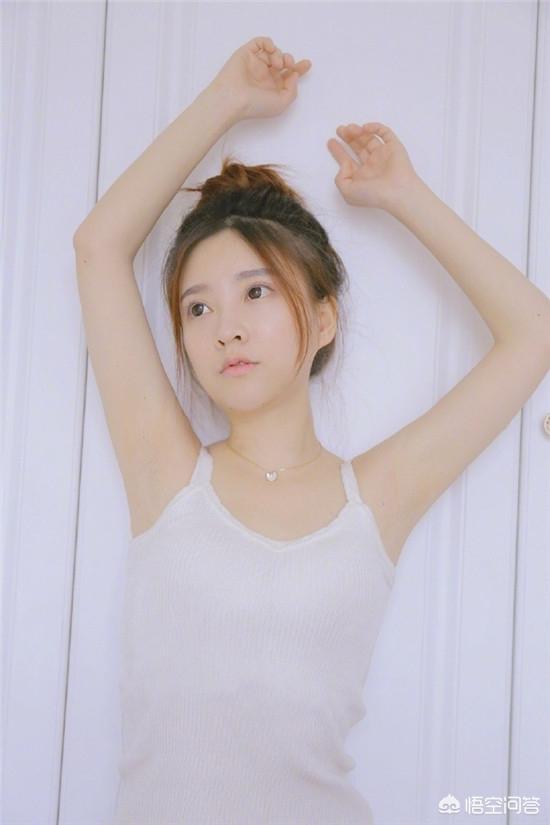 中国斗鱼网红美女:网红女主播冯提莫进军演艺圈娱乐圈，对于这个你们怎么看？ 中国斗鱼红火焰