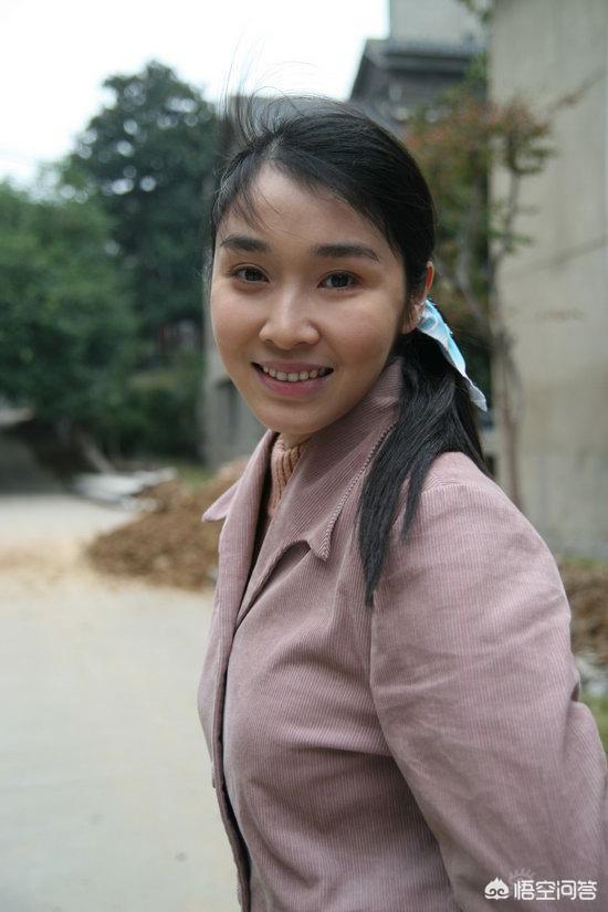 陈丽娜,女演员,主演首部作品《激情燃烧的岁月》,被人熟知.