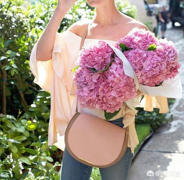 孙芸芸女儿:女明星以前都喜欢嫁给富豪，为什么现在都喜欢与同行结婚了？