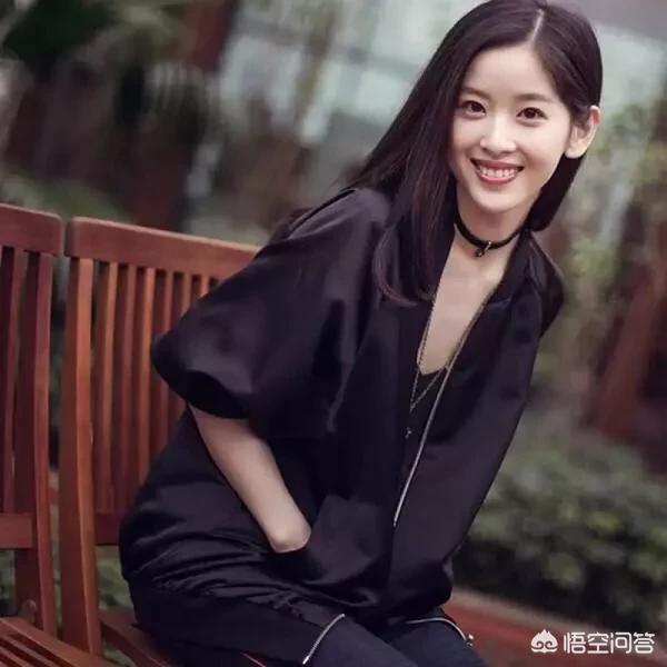 陈欧女朋友:奶茶妹妹亲自上阵代言老公公司的服装品牌，你怎么看？