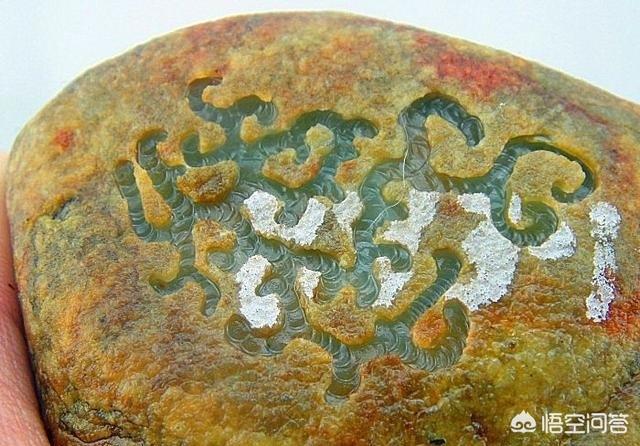 翡翠开窗料为什么不能买,翡翠原石开窗料调水方法？